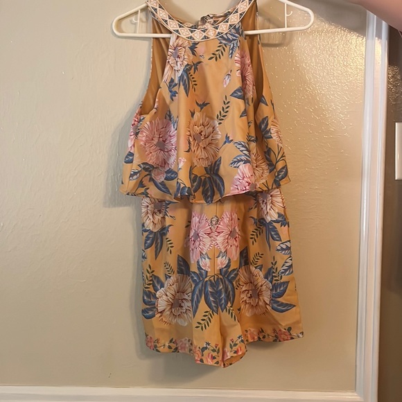 X-small- Floral print the back romper - Picture 1 of 4